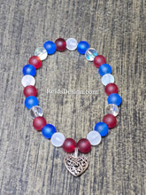 Load image into Gallery viewer, New Glass Bracelet with Heart size 7.5 inches