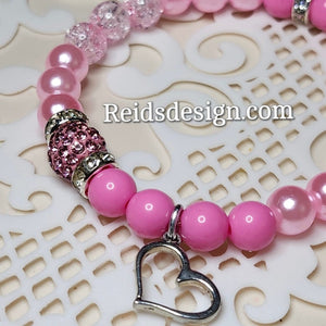 "❤️" Heart charm Acrylic Beaded Bracelet (size 7.5")