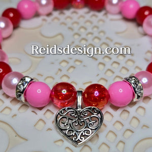 "❤️" Heart charm Acrylic Beaded Bracelet (size 7.5")