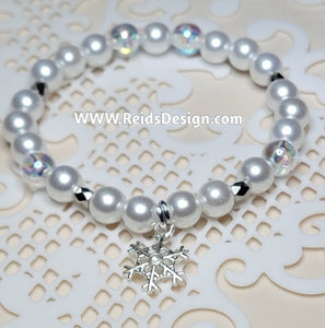 SNOWFLAKE ❄️ Glass Pearl Bracelet... size 7.5"