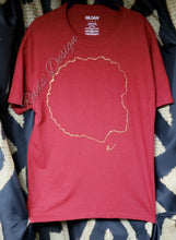 Load image into Gallery viewer, T-Shirt Gold &quot;Queen&quot; Hand painted by Reids&#39; Visions.  Unisex Medium / Women Large