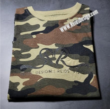 Load image into Gallery viewer, Camo T-shirt &quot;Reids&#39; Design LOGO MERCH&quot; Hand painted (size Youth XL)